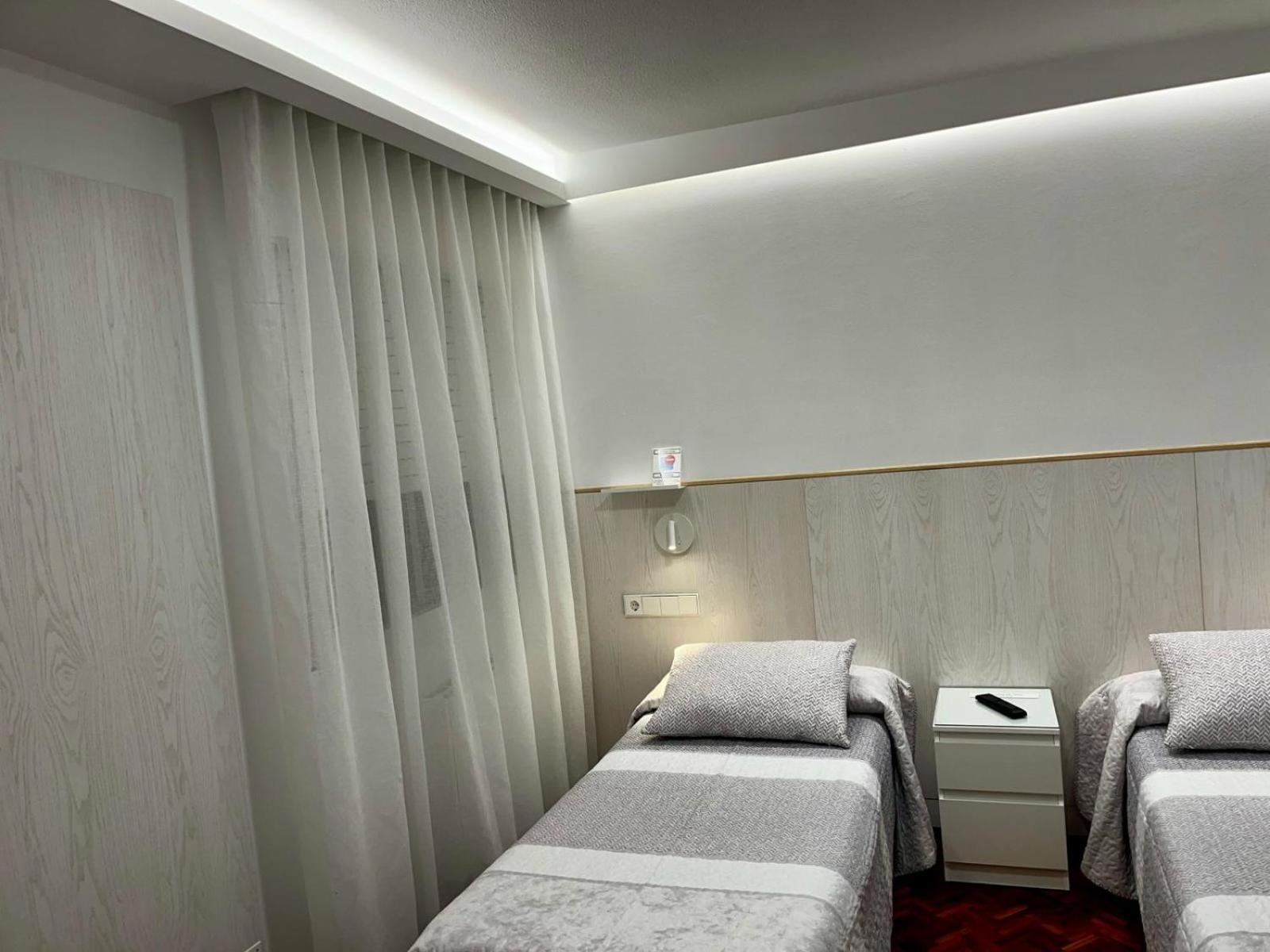 Hostal Charo II ซานติอาโก เด กอมโปสเตลา ภายนอก รูปภาพ