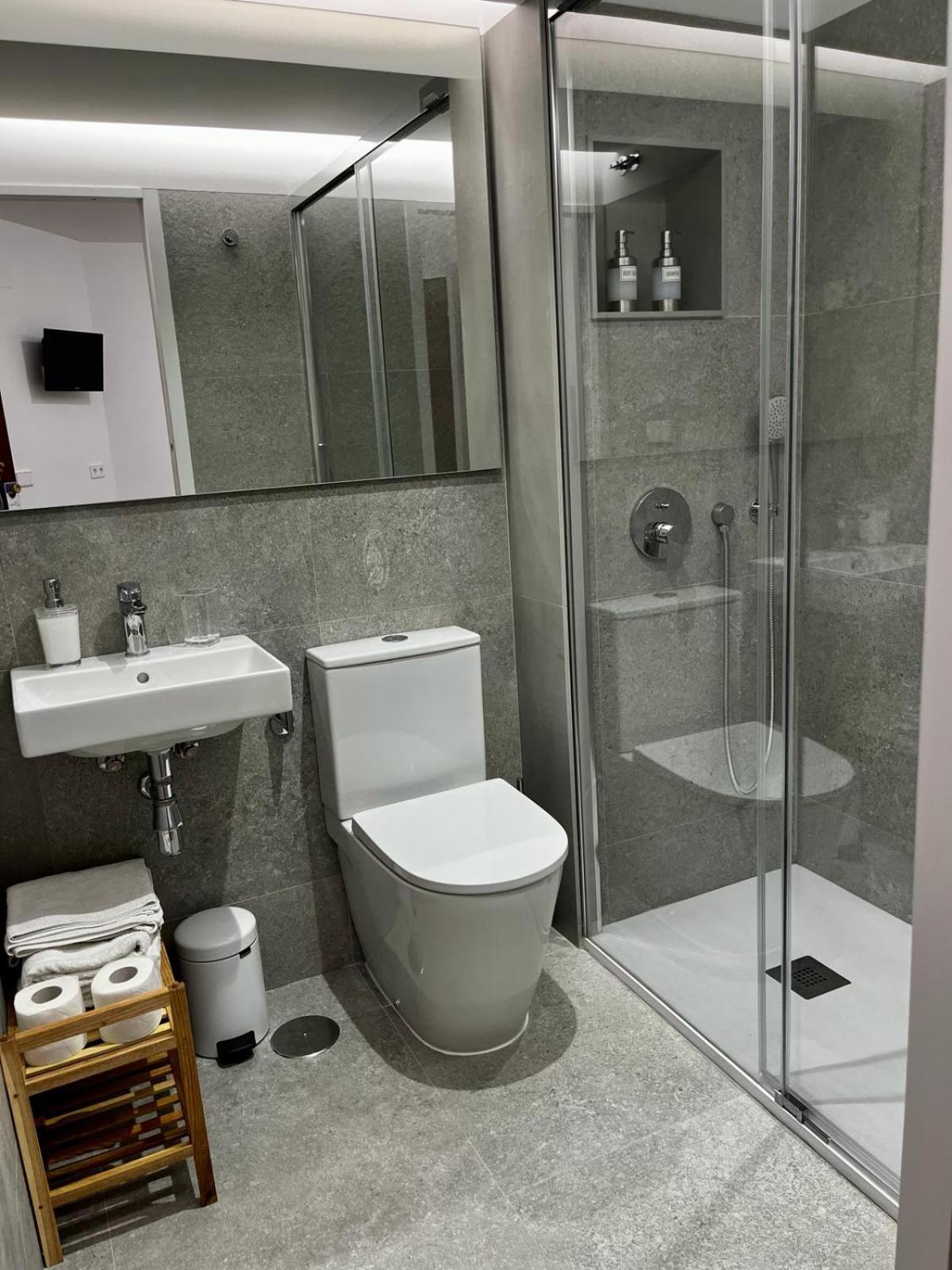 Hostal Charo II ซานติอาโก เด กอมโปสเตลา ภายนอก รูปภาพ