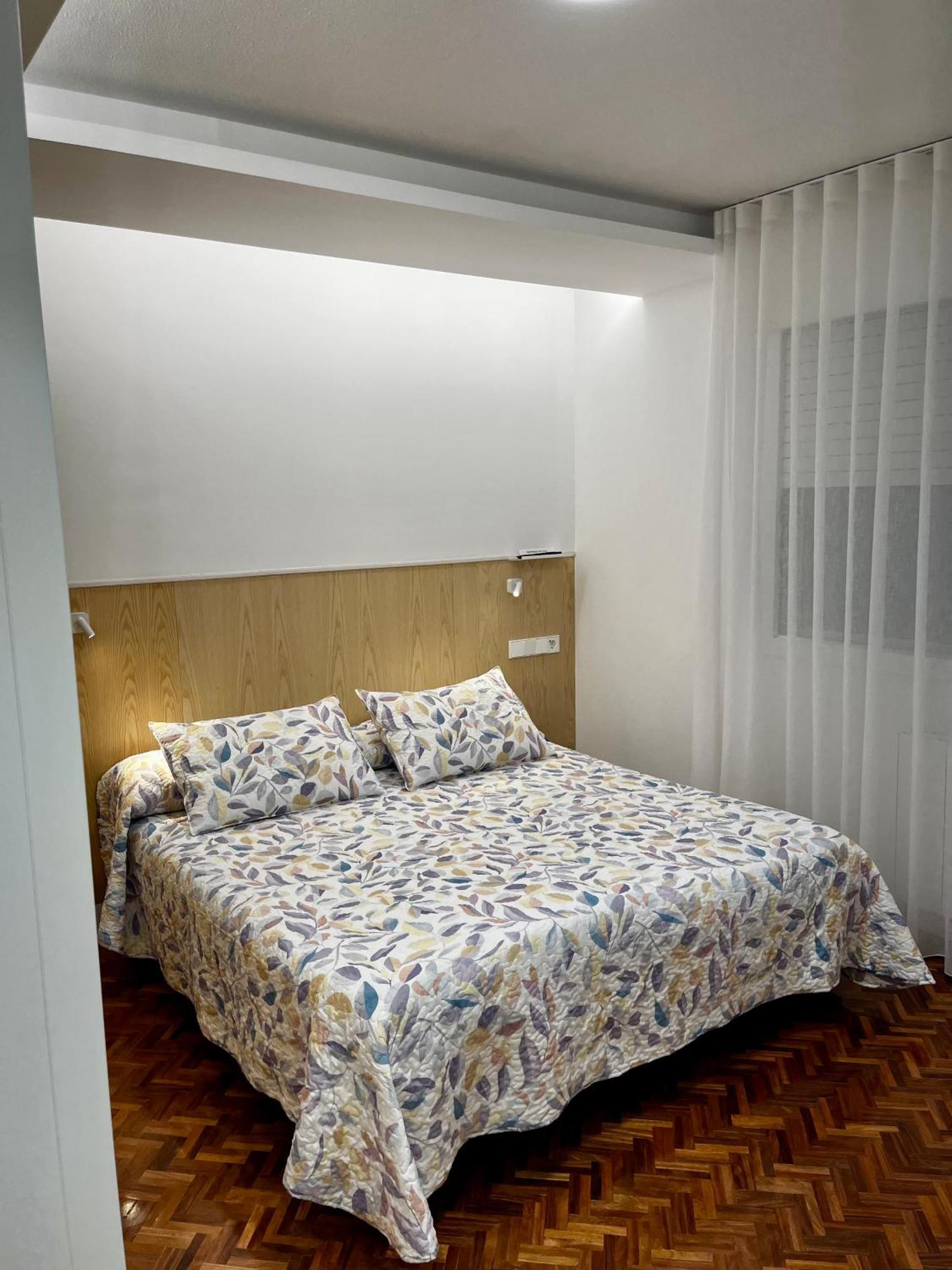 Hostal Charo II ซานติอาโก เด กอมโปสเตลา ภายนอก รูปภาพ