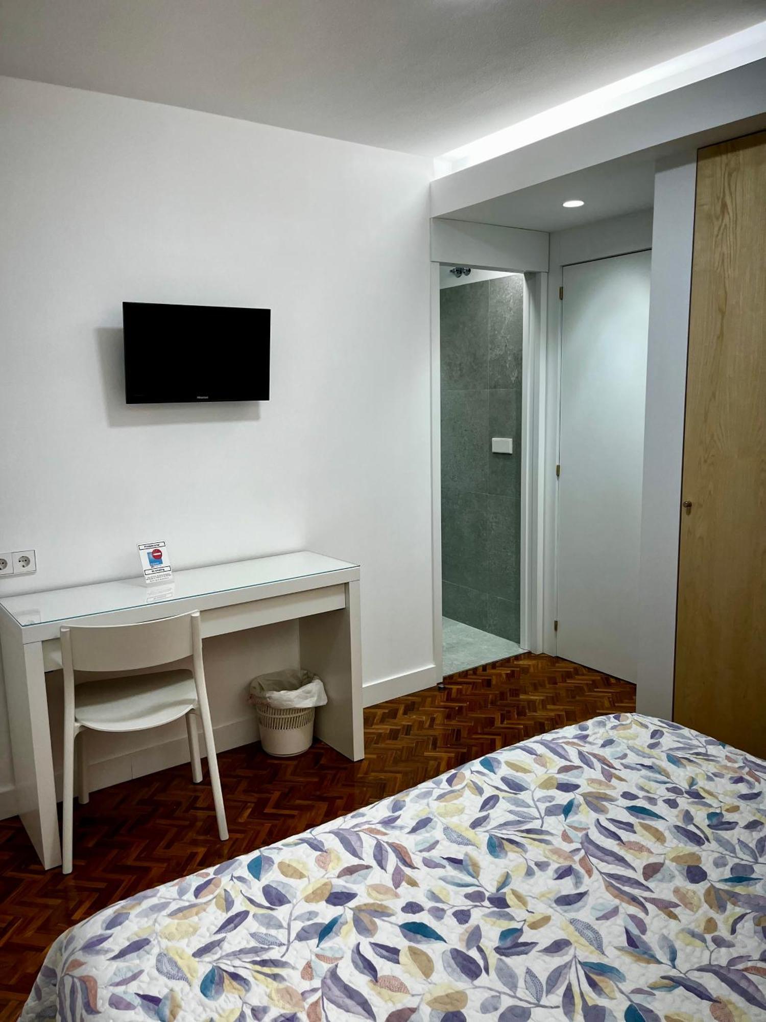 Hostal Charo II ซานติอาโก เด กอมโปสเตลา ภายนอก รูปภาพ